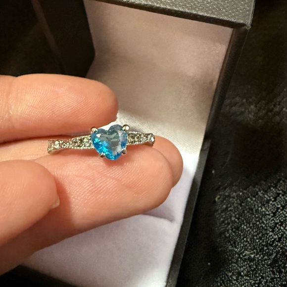 Cute and fun Silver plated Heart Ring with Blue Gemstone size 7 - Picture 7 of 7
